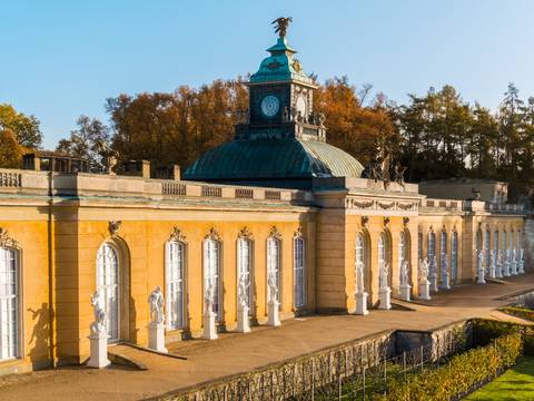 Marmorfiguren vor den Neuen Kammern im Park von Schloss Sanssouci – Marmorfiguren vor den Neuen Kammern im Park von Schloss Sanssouci