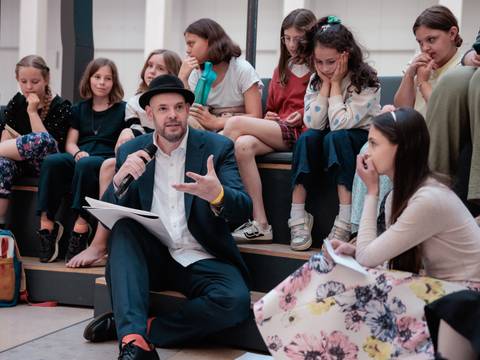 Bas Böttcher beim Kinder-Kiez-Slam 2025 – Bas Böttcher beim Kinder-Kiez-Slam 2025