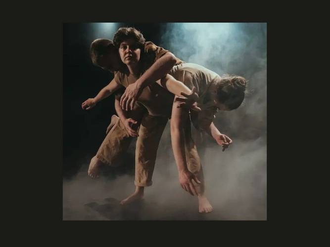 Triority Circus: SHROUDED