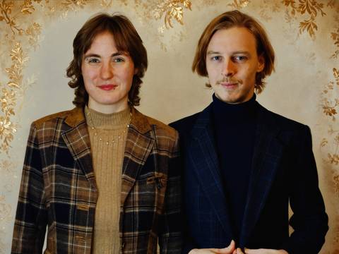 Kai & Ella laden zur Leselounge im Theater verlängertes Wohnzimmer