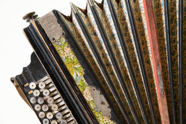 Deutsche Handharmonika, Kat.-Nr. 4834 von Meinel & Herold (ca. 1870) – Deutsche Handharmonika, Kat.-Nr. 4834 von Meinel & Herold (ca. 1870)