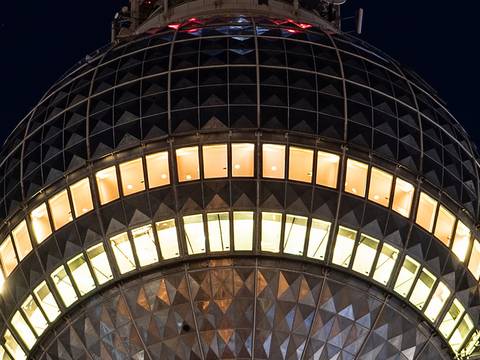  – Fernsehturm bei Nacht