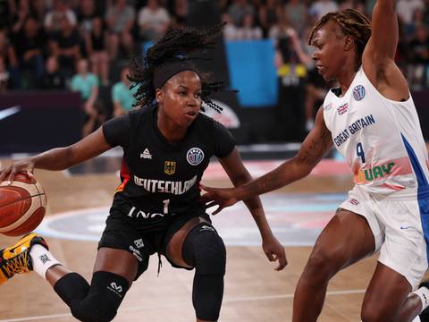  – Deutschlands Alexis Peterson (l) und Großbritanniens Shanice Beckford-Norton in Aktion. (Archiv)