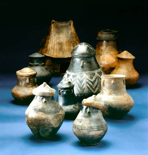 Gesichtsurnen. Keramik. 7.-5. Jh. v. Chr. Neumark/Stare Czarnowo und Posen/ Poznań, Polen.