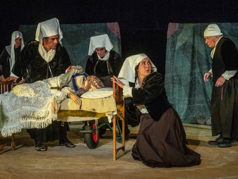 Es war einmal und war auch nicht... – Ton und Kirschen – Szenenbild von „Es war einmal und war auch nicht...“ vom Ton und Kirschen Wandertheater
