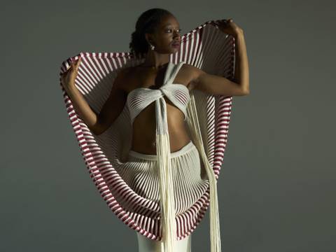  – Vanessa Hoffmann, Zweifarbiges Strickkleid, Merinowolle, Sommersemester 2024
