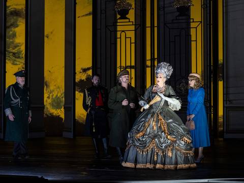 Pique Dame – Doris Soffel als Gräfin, Dean Murphy als Jeletzkij, Lucio Gallo als Tomskij, Martin Muehle als Hermann und Sondra Radvanovsky als Lisa