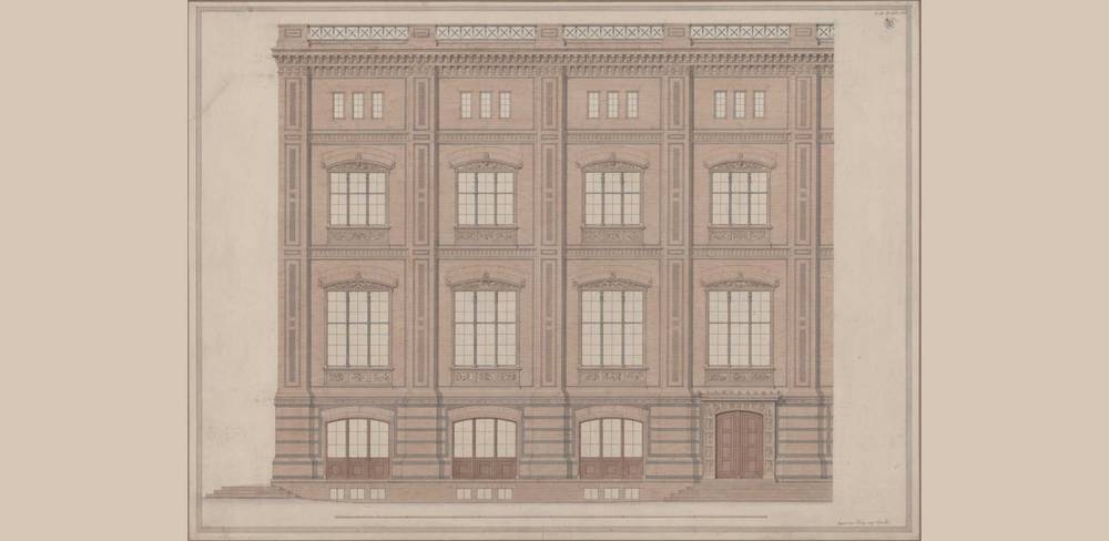 Schinkel, Karl Friedrich und Stier, Gustav: Bauakademie. Aufriss von vier Jochen der Hauptfassade, 1831, 2011 – Architektonische Zeichnung eines vierstöckigen Gebäudes mit symmetrischem Design. Sechs große Fensterreihen, eine Tür rechts, Erdgeschoss mit Steinoptik.
