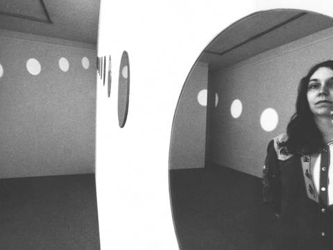 Nancy Holt with Mirrors of Light II at Walter Kelly Gallery, Chicago, Illinois, in 1974. © Holt/Smithson Foundation / Licensed by Artists Rights Society, New York, Photo: John R. Bayalis