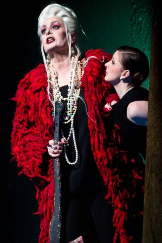 Elektra – Doris Soffel als Klytämnestra, Alexandra Hutton als Schleppträgerin