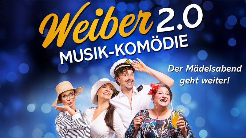 Vier lachende Personen in bunter Kleidung und Hüten; Schriftzug: Weiber 2.0 Musik-Komödie Der Mädelabend geht weiter; blauer Hintergrund mit Lichtern.