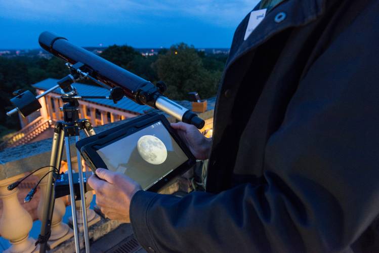 Mondnacht mit Special Guest: URANIA-Planetarium