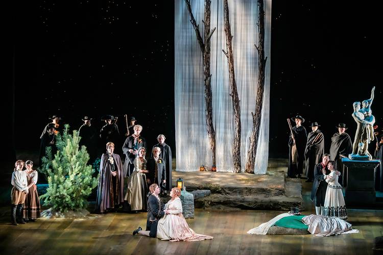 Le nozze di Figaro – Ketevan Chuntishvili als Barbarina, Meechot Marrero als Cherubino, Patrick Guetti als Antonio, Ulrike Helzel als Marcellina, Padraic Rowan als Bartolo, Chance Jonas-O'Toole als Don Curzio, Burkhard Ulrich als Don Basilio, Maria Motolygina als Gräfin Almaviva, Thomas Lehman als Graf Almaviva, Lilit Davtyan als Susanna, Byung Gil Kim als Figaro