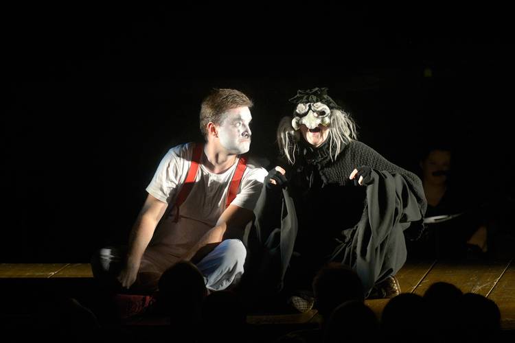 Die Zauberflöte – Philipp Jekal als Papageno, Alexandra Hutton als Papagena Bettina Stöß