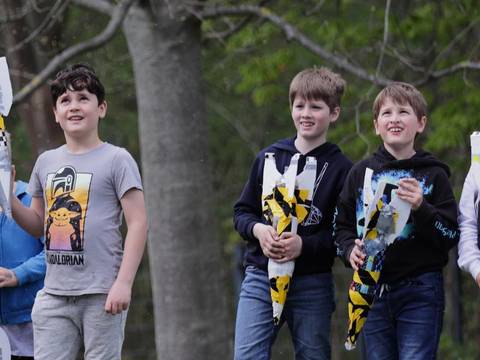 Start von selbstgebauten Wasserraketen bei den Weltall-Forscher-Ferien an der Archenhold-Sternwarte | Bild – Start von selbstgebauten Wasserraketen bei den Weltall-Forscher-Ferien an der Archenhold-Sternwarte | Bild © Pedro Becerra