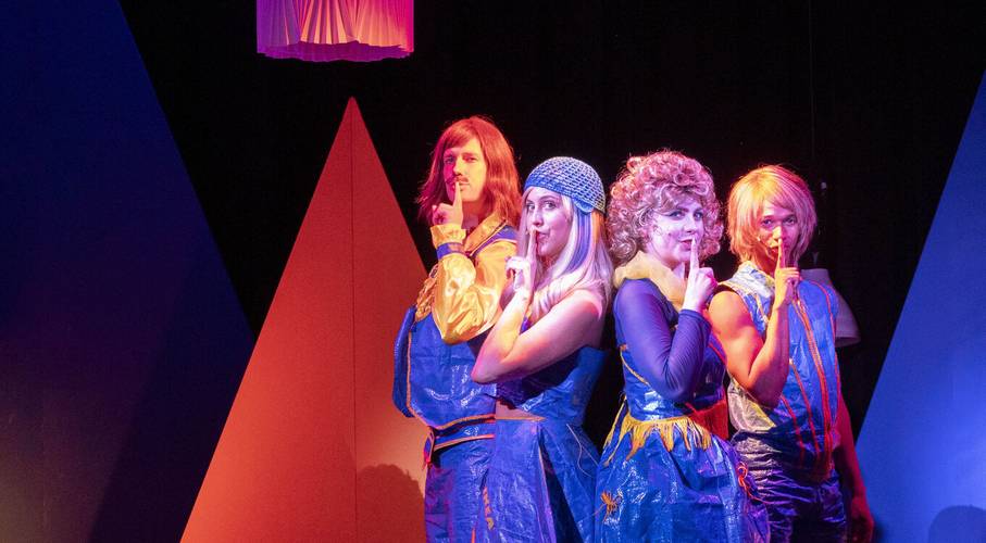 ABBA - Waterloo im Bällebad