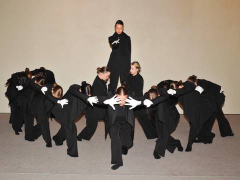 Ensemble Bunt - Nachbarschaftszentrum Grünhufe – Kreisdiakonisches Werk Stralsund e. V. mit "Game of Survival" – Performer*innen auf der Bühne