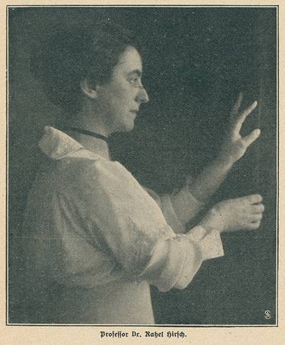 Rahel Hirsch, Archiv der deutschen Frauenbewegung, ca. 1910. – Portraitaufnahme der Ärztin Rahel Hirsch. Die Schwarz-Weiß-Fotografie zeigt sie von der Seite in einem weißen Kleid.