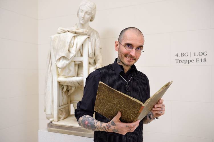 Dr. Mark Benecke: Exklusive Vorschau auf das neue Thierbuch