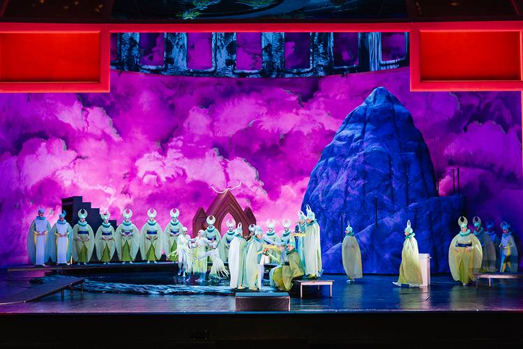 Suor Angelica – Eine Szenenimpression aus SUOR ANGELICA (Regie: Pinar Karabulut) mit dem Chor der Deutschen Oper Berlin Eike Walkenhorst