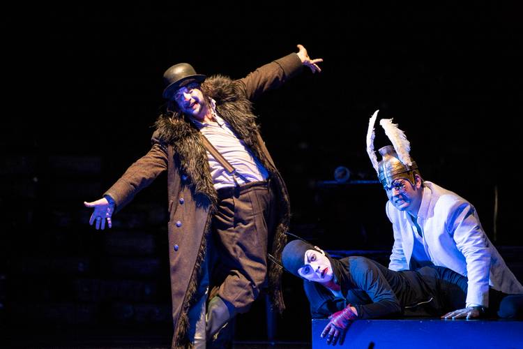 Das Rheingold – Derek Welton als Wotan, Thomas Blondelle als Loge, Markus Brück als Alberich Bernd Uhlig