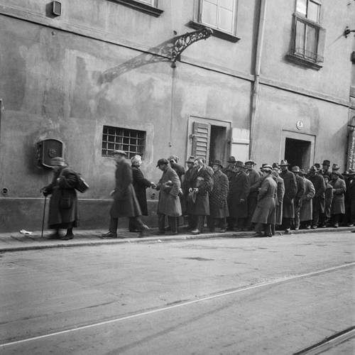 Edith Tudor-Hart, »Suppenausgabe«, Wien, 1931 © Estate of W. Suschitzky, courtesy Fotohof