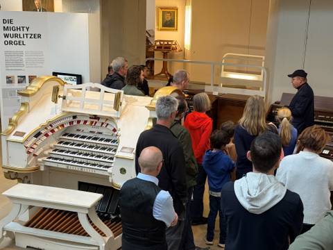 Führung im MIM mit Jörg Joachim Riehle – Führung im MIM mit Jörg Joachim Riehle