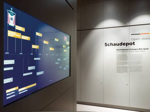 Schaudepot Reichsbanner Schwarz-Rot-Gold