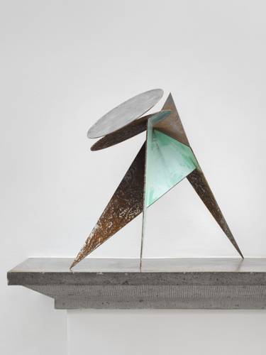 Ro Robertson, Freeform I (Lamorna), 2026. Ausstellungsansicht Räume schaffen. Die Konstruktivistin Marlow Moss. Georg Kolbe Museum, 2026