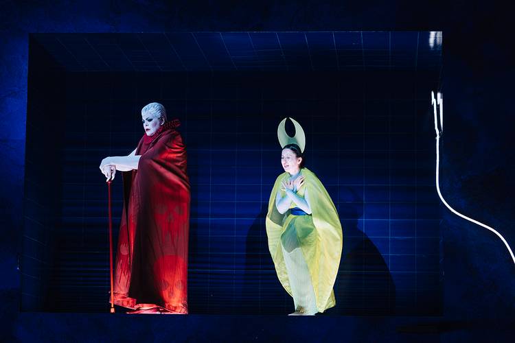 Suor Angelica – Violeta Urmana als La Zia Principessa, Mané Galoyan als Suor Angelica Eike Walkenhorst