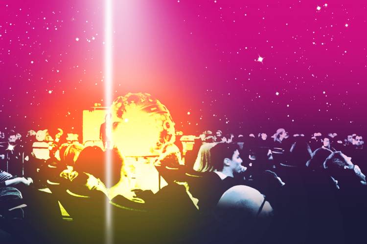 Titelbild Hörspielkino unterm Sternenhimmel – Pinke Visualisierung des Titelsbilds: Hörspielkino unterm Sternenhimmel.