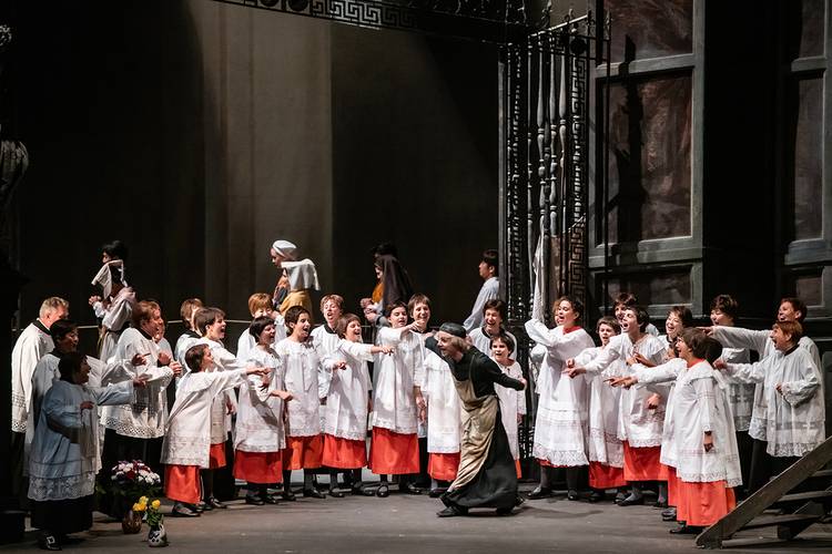 Tosca – Padraic Rowan als Der Mesner, Kinderchor der Deutschen Oper Berlin