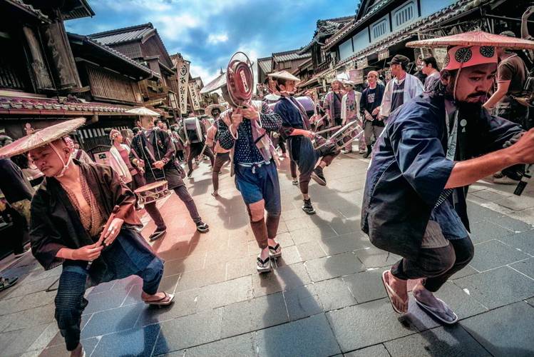 Straßen-Auftritt des japanischen Kollektivs Seppuku Pistols