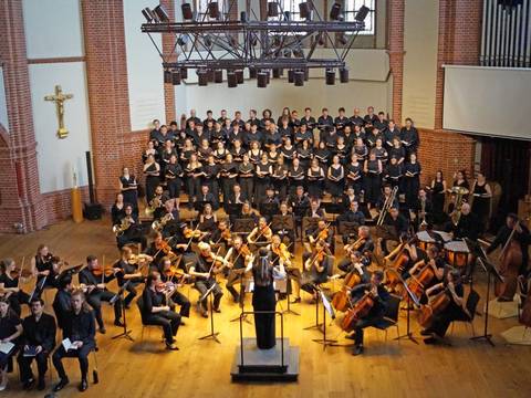 Der Chor der Hochschule für Musik „Hanns Eisler“ Berlin mit dem Chor und Symphonieorchester der Hochschule München, Mai 2026 – Der Chor der Hochschule für Musik „Hanns Eisler“ Berlin mit dem Chor und Symphonieorchester der Hochschule München im Mai 2026
