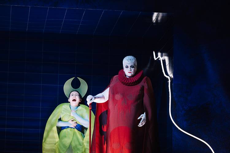 Suor Angelica – Violeta Urmana als La Zia Principessa, Mané Galoyan als Suor Angelica Eike Walkenhorst