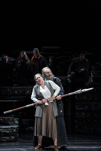 Siegfried – Judit Kutasi als Erda, Iain Paterson als Wanderer Bernd Uhlig