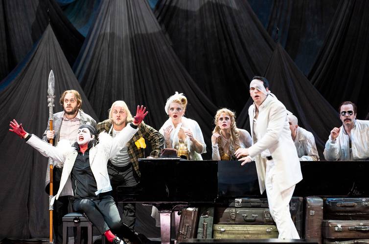 Das Rheingold – Derek Welton als Wotan, Thomas Lehman als Donner, Thomas Blondelle als Loge, Andrew Harris als Fasolt, Tobias Kehrer als Fafner, Annika Schlicht als Fricka, Jacquelyn Stucker als Freia Bernd Uhlig