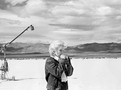  – Marilyn Monroe going over her lines for a difficult scene (The Misfits) USA 1960