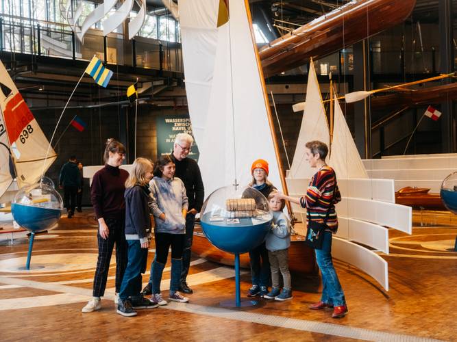 Familienführung im Deutschen Technikmuseum – Was können Familien im Deutschen Technikmuseum entdecken? In dieser Führung erkundet ihr gemeinsam das Museum.