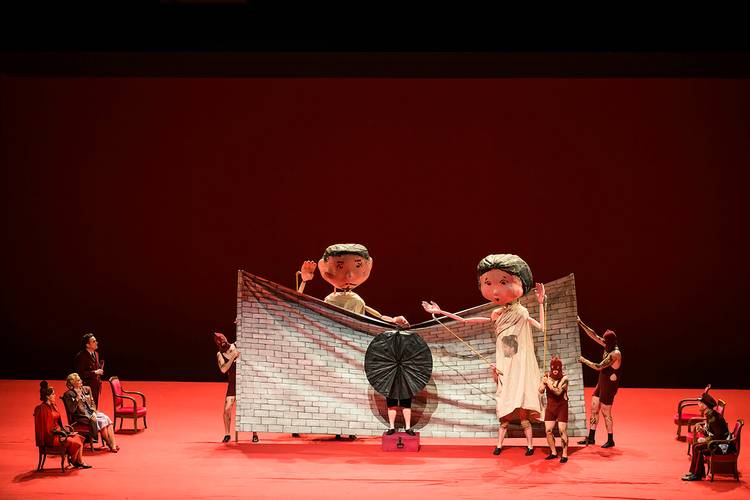 A Midsummer Night’s Dream – Padraic Rowan als Theseus, Lucy Baker als Hippolyta, Thomas Cilluffo als Lysander, Dean Murphy als Demetrius, Anna Werle als Hermia, Maria Vasilevskaya als Helena, Patrick Guetti als Bottom, Jared Werlein als Quince, Kangyoon Shine Lee als Flute, Joel Allison als Snug, Jörg Schörner als Snout, Benjamin Dickerson als Starveling Bettina Stöß