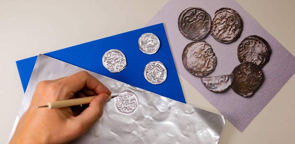 Mit einem Prägestift könnt ihr eure eigenen Silbermünzen gestalten