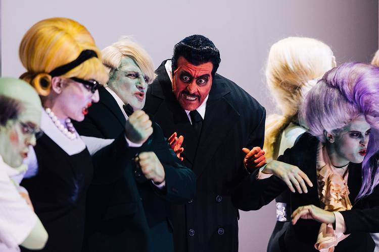 Gianni Schicchi – Andrew Harris als Simone, Annika Schlicht als Zita,  Michael Bachtadze als Betto di Signa, Burkhard Ulrich als Gherardo, Arianna Manganello als La Ciesca Eike Walkenhorst