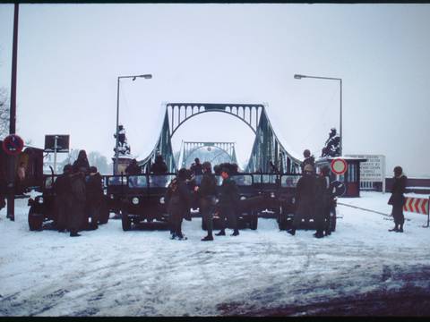 US-Soldaten vor der Glienicker Brücke, 1990(?) – US-Soldaten vor der Glienicker Brücke, 1990(?)