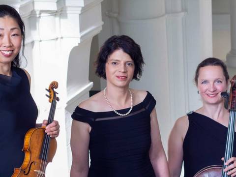 Rodur Trio: Junko Fukabori (Violine), Maria-Magdalena Pitu-Jokisch (Klavier), Louise von Schweinitz (Cello)