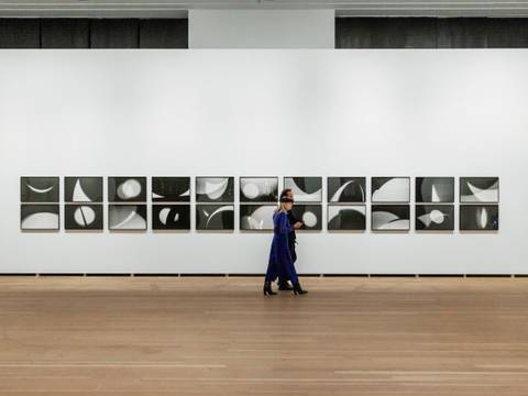 Nancy Holt, Light and Shadow Photo-Drawings, 1978, Installationsansicht, Gropius Bau, 2024 © Holt/Smithson Foundation, VG Bild-Kunst, Bonn 2024, Courtesy: Sprüth Magers,
