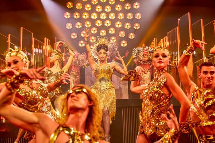 Arise – „Echter Hollywood-Glamour!“ schreibt der Tagesspiegel über die strahlende Grand Show mit über 100 Künstlerinnen und Künstlern