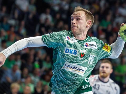  – Mathias Gidsel (Füchse Berlin) wirft den Ball auf das Tor.