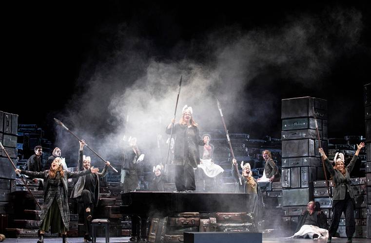 Die Walküre – u. a. Flurina Stucki als Helmwige, Aile Asszonyi als Gerhilde, Antonia Ahyoung Kim als Ortlinde, Irene Roberts als Waltraute, Ulrike Helzel als Siegrune, Karis Tucker als Roßweiße, Nicole Piccolomini als Grimgerde, Beth Taylor als Schwertleite Bernd Uhlig