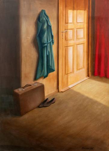 Cecilia Boisier: „Hommage“, Berlin, 1985 (Acryl auf Pappe; 94,2 x 67,8 cm) – Stilleben eines Flurs mit hängendem Mantel, Koffer und Schuhen neben einer Tür, Gemälde von Cecilia Boisier aus dem Jahr 1985