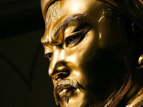 Moderne Monumentalstatue Dschingis Khans